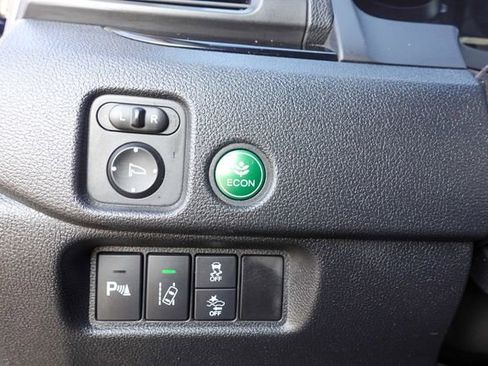 Used 2016 Honda Pilot Touring image 16