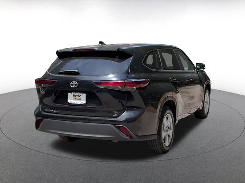 Used 2025 Toyota Highlander LE FWD image 15