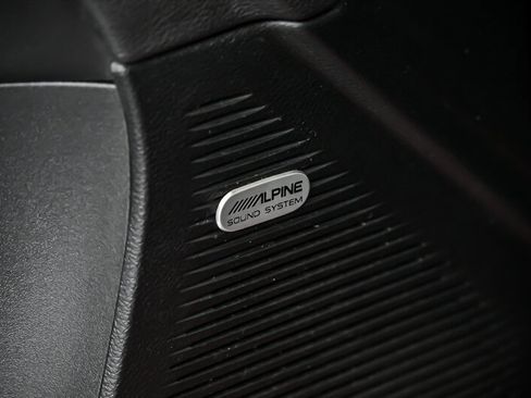Used 2018 Dodge Challenger R/T Scat Pack w/ Leather Interior Group RWD image 16