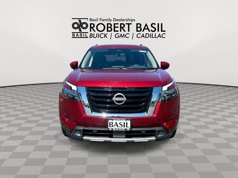 Used 2024 Nissan Pathfinder SV AWD/4WD image 3