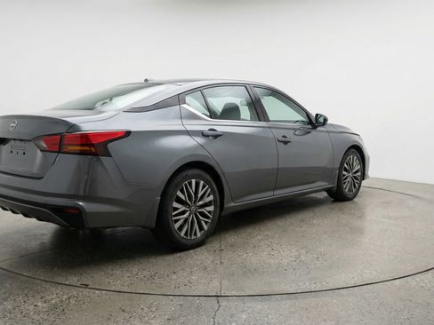 Used 2025 Nissan Altima 2.5 SV image 9