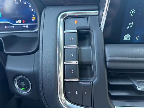Used 2024 Chevrolet Tahoe Z71 w/ Luxury Package AWD/4WD image 24