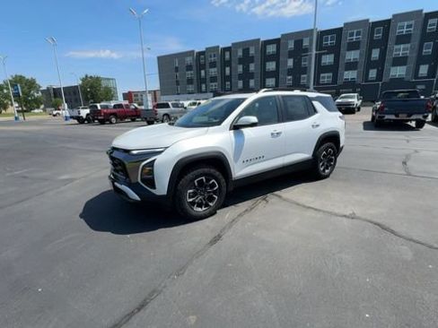 Used 2025 Chevrolet Equinox ACTIV w/ Safety and Technology Package AWD/4WD image 4