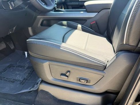 New 2026 RAM 3500 Laramie AWD/4WD image 31