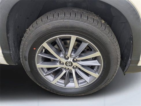 Used 2017 Toyota Highlander FWD V6 image 10