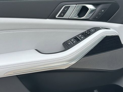 New 2026 BMW X5 sDrive40i w/ M Sport Package image 13