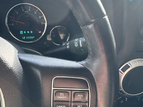 Used 2016 Jeep Wrangler Unlimited Sahara w/ Connectivity Group image 27