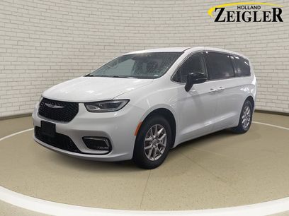 Used 2024 Chrysler Pacifica Touring-L