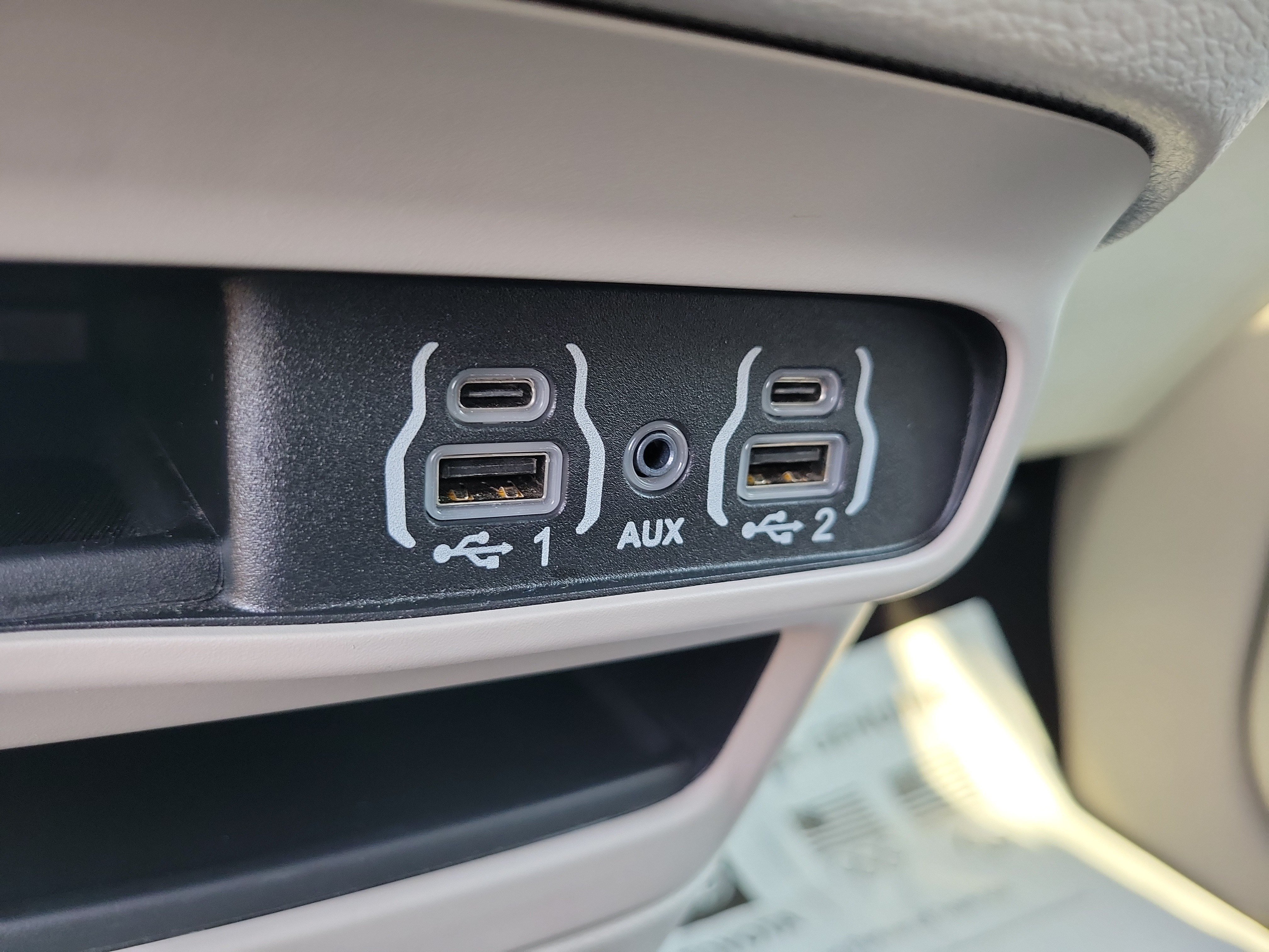 Used 2024 Chrysler Pacifica Touring-L FWD image 19