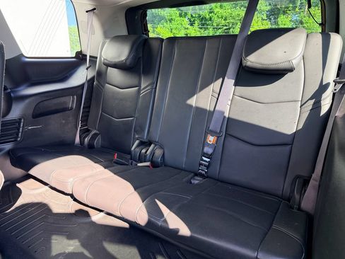 Used 2016 Cadillac Escalade Luxury AWD/4WD image 14