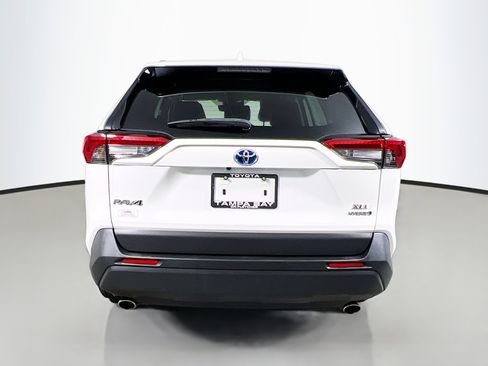 Used 2022 Toyota RAV4 XLE Premium AWD/4WD image 6