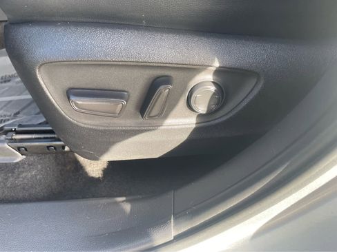 Used 2023 Toyota Highlander XLE image 15