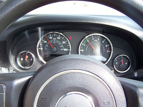 Used 2013 Jeep Wrangler Sport image 13