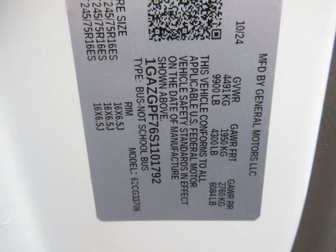 Used 2025 Chevrolet Express 3500 LT w/ LT Preferred Equipment Group RWD image 17
