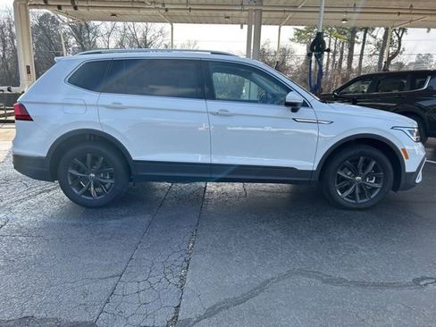 Certified 2024 Volkswagen Tiguan SE image 7