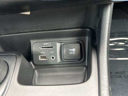 Used 2015 Jeep Cherokee Latitude AWD/4WD image 16