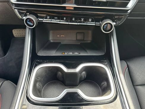 Certified 2025 Chevrolet Traverse RS AWD/4WD image 37