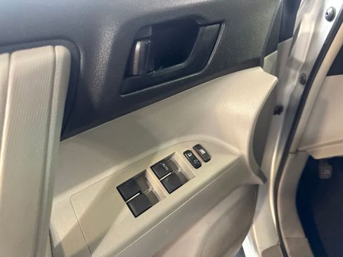 Used 2012 Toyota Highlander FWD image 18