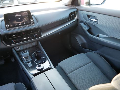 Certified 2022 Nissan Rogue SV image 11