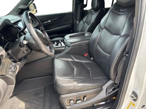 Used 2020 Cadillac Escalade Platinum AWD/4WD image 16