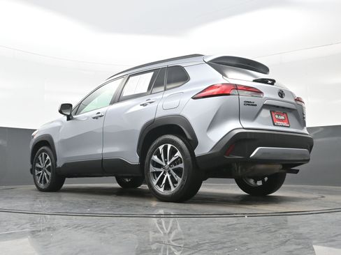 Used 2022 Toyota Corolla Cross XLE image 31
