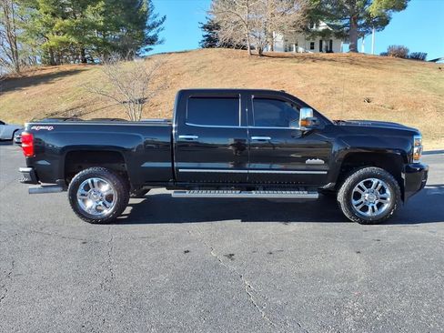Used 2017 Chevrolet Silverado 2500 High Country w/ Duramax Plus Package image 5