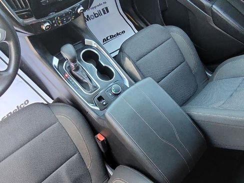 Used 2021 Chevrolet Traverse LS image 18