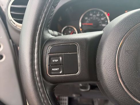 Used 2011 Jeep Wrangler Unlimited Rubicon AWD/4WD image 21