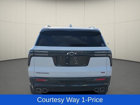 Used 2026 Chevrolet Traverse RS w/ LPO, Floor Liner Package FWD image 8