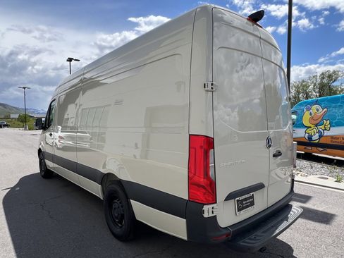 Used 2024 Mercedes-Benz Sprinter 2500 image 11