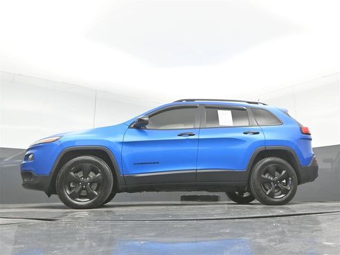 Used 2018 Jeep Cherokee Limited w/ Technology Group AWD/4WD image 36