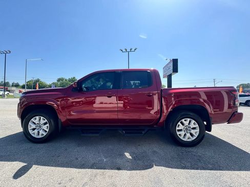 Used 2022 Nissan Frontier SV AWD/4WD image 3