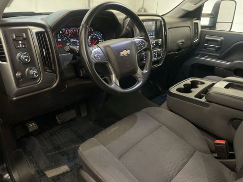 Used 2018 Chevrolet Silverado 1500 LT w/ All Star Edition AWD/4WD image 4