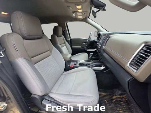 Used 2022 Nissan Frontier SV w/ Technology Package image 9