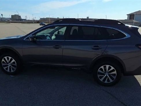 Used 2022 Subaru Outback Premium image 7