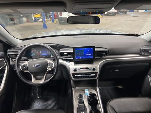 Used 2022 Ford Explorer XLT w/ Equipment Group 202A image 18