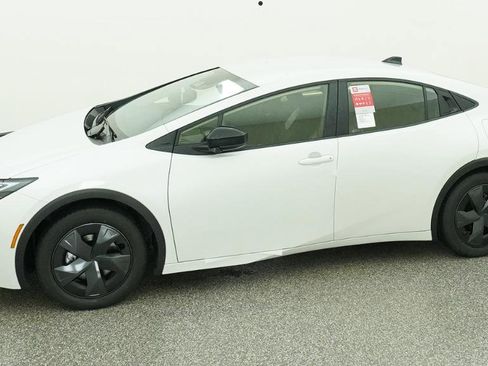 New 2026 Toyota Prius Plug-In Hybrid FWD image 5