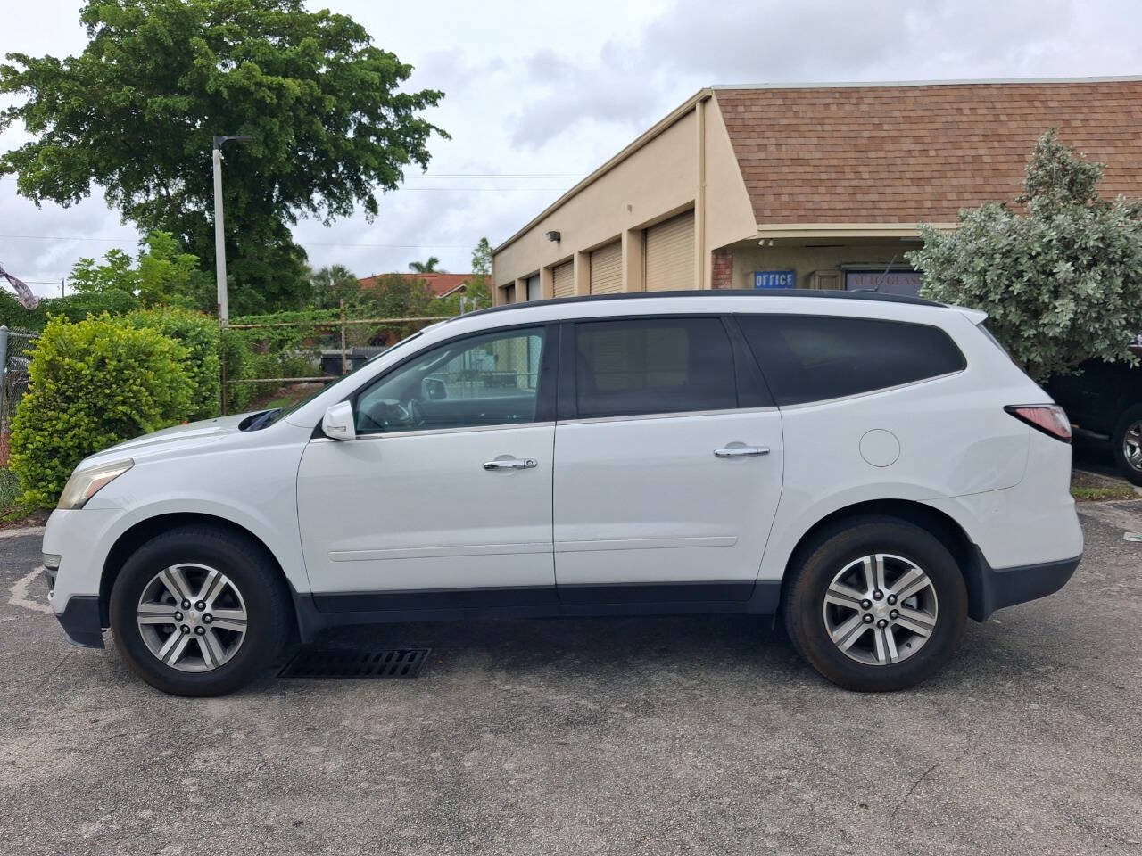 Used 2017 Chevrolet Traverse LT FWD image 10