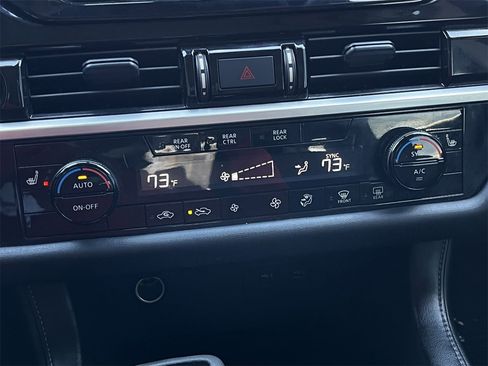 Used 2024 Nissan Pathfinder SV w/ SV Premium Package image 18