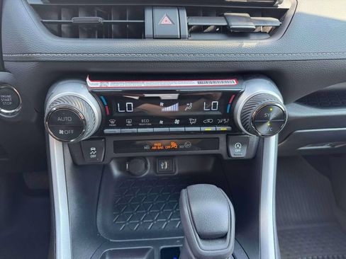 Used 2025 Toyota RAV4 XLE AWD/4WD image 31