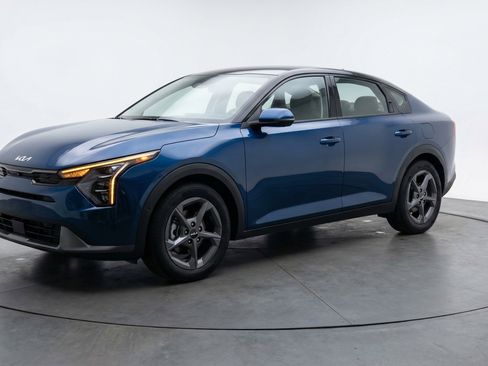 Used 2025 Kia K4 FWD image 3