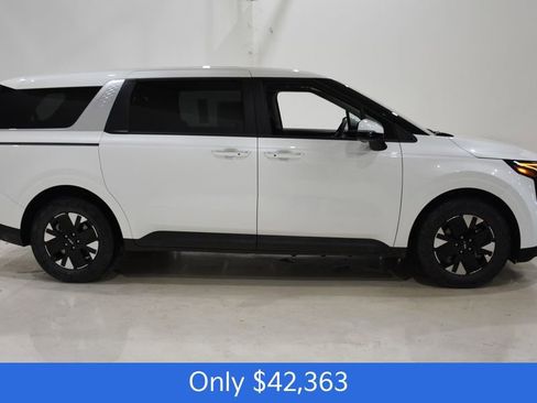 New 2026 Kia Carnival LXS image 3