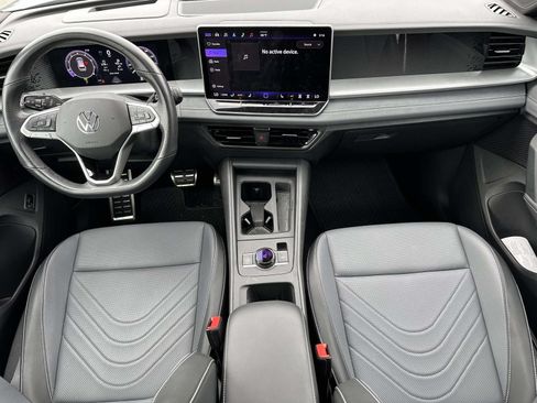 Certified 2025 Volkswagen Tiguan SE R-Line AWD/4WD image 11