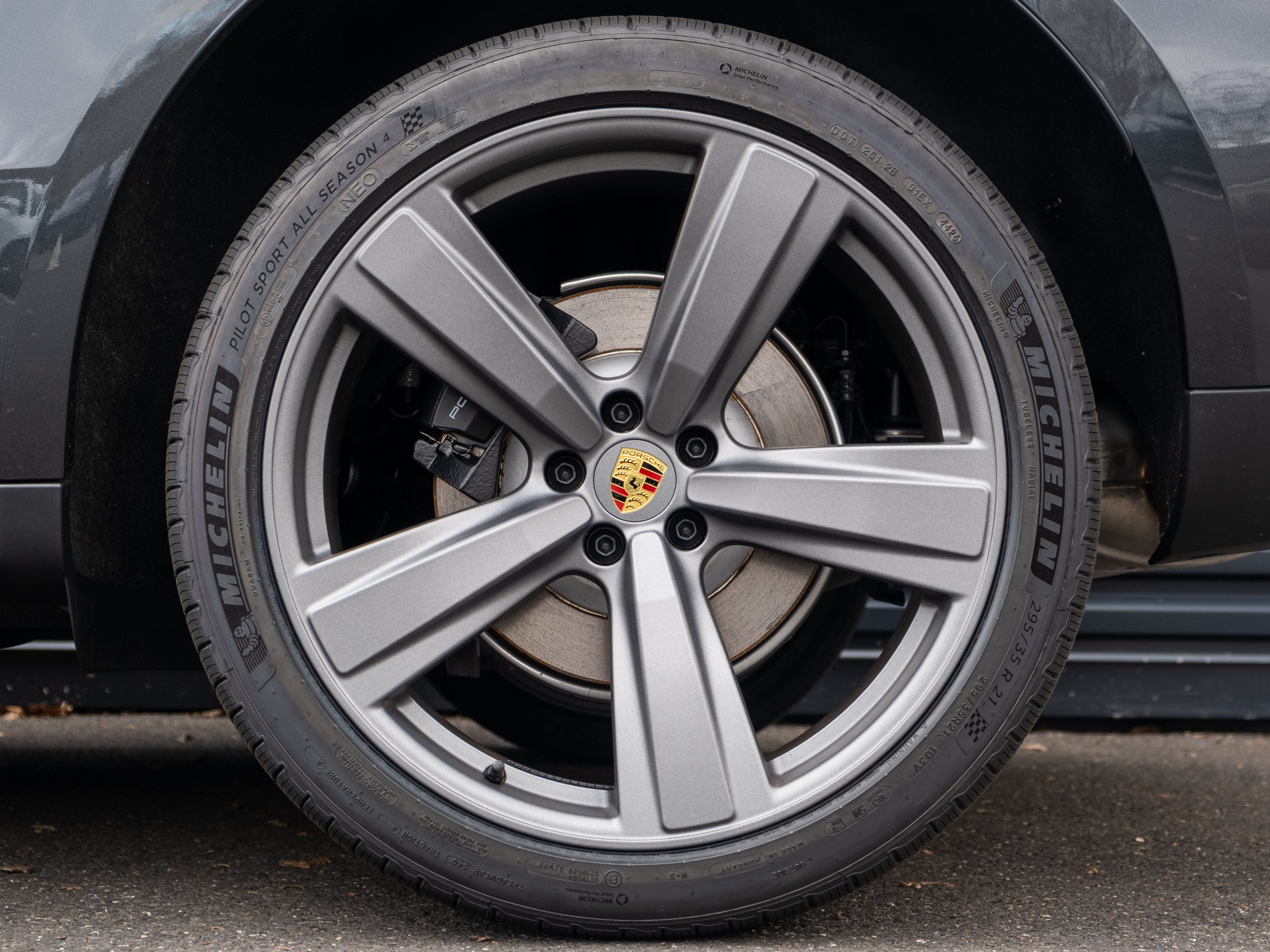 Certified 2026 Porsche Macan AWD/4WD image 13