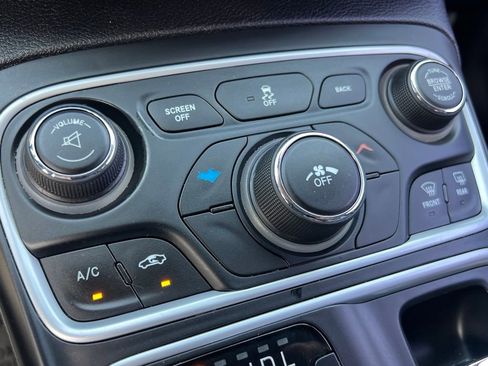 Used 2017 Chrysler 200 Limited Platinum FWD image 47