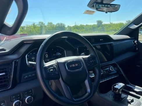 Used 2025 GMC Sierra 1500 AT4 w/ AT4 Premium Package AWD/4WD image 6