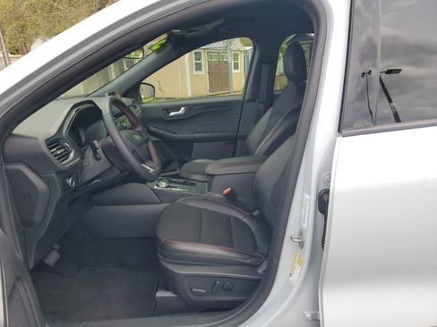 Used 2025 Ford Escape ST-Line image 17