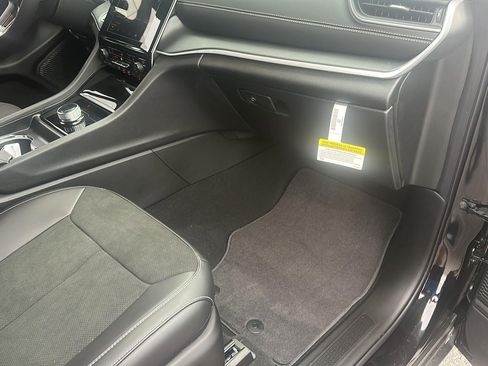 New 2025 Jeep Grand Cherokee L Altitude AWD/4WD image 6