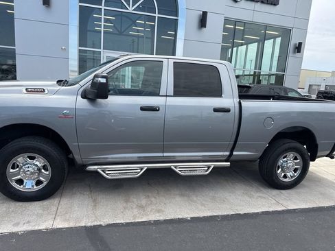 Used 2024 RAM 3500 Tradesman w/ Chrome Appearance Group AWD/4WD image 5