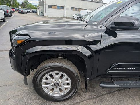 Certified 2024 Toyota Tacoma SR5 AWD/4WD image 2